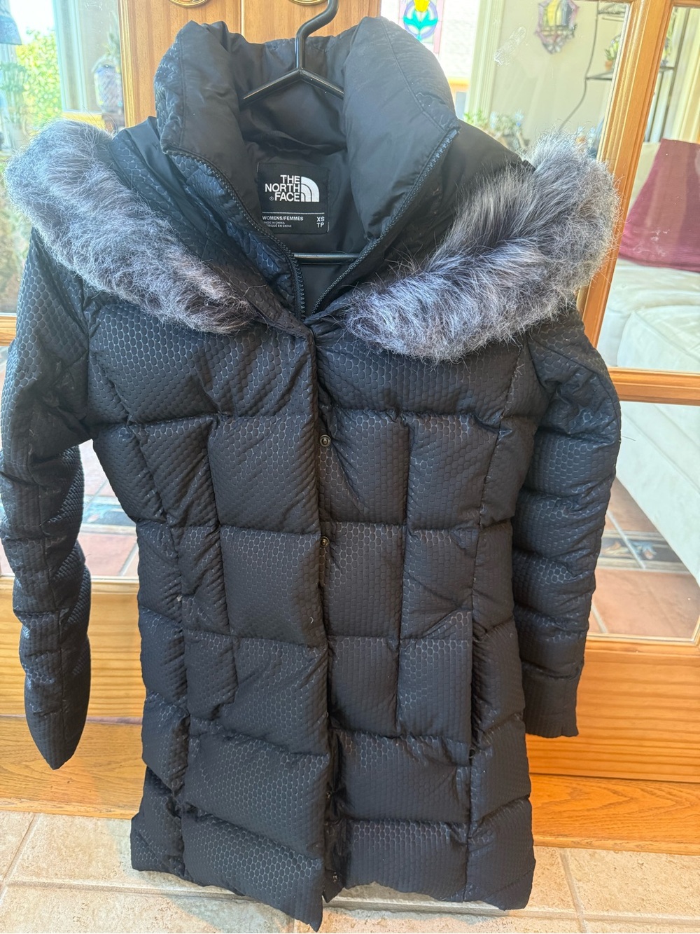 The North Face Women’s ' Black Puffer Coat with Faux-Fur Trim Hood size ES TP